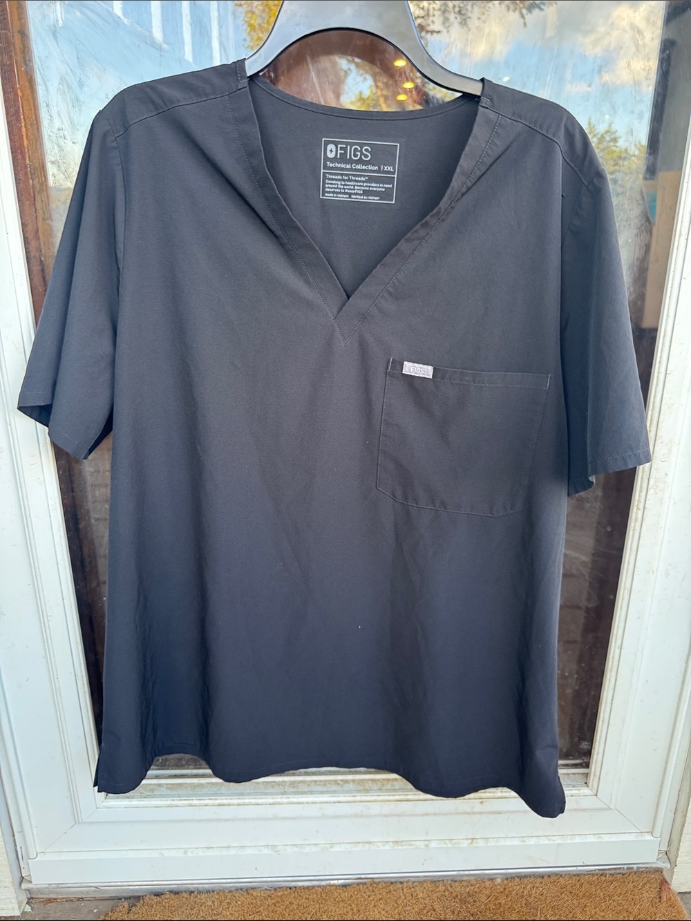 Figs Men’s Black V-Neck Short Sleeve Scrub Top size XXL